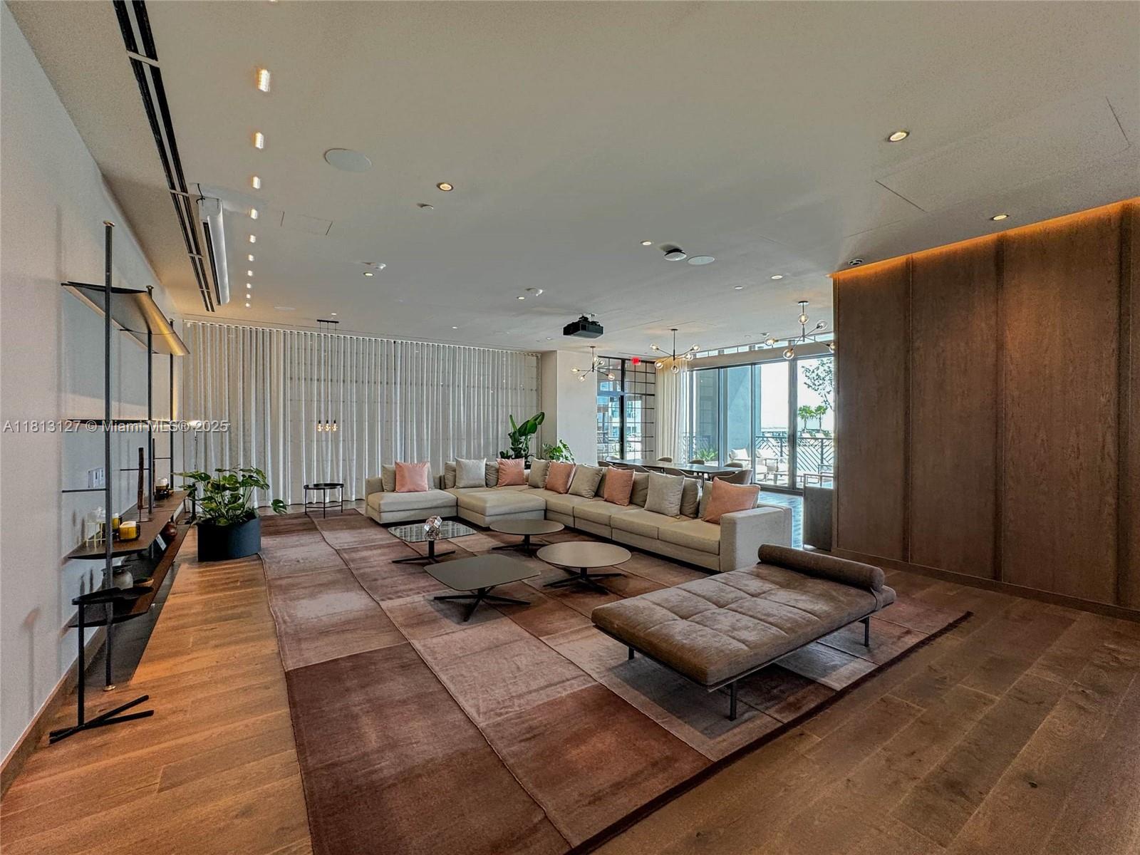 159 NE 6th St # 3004