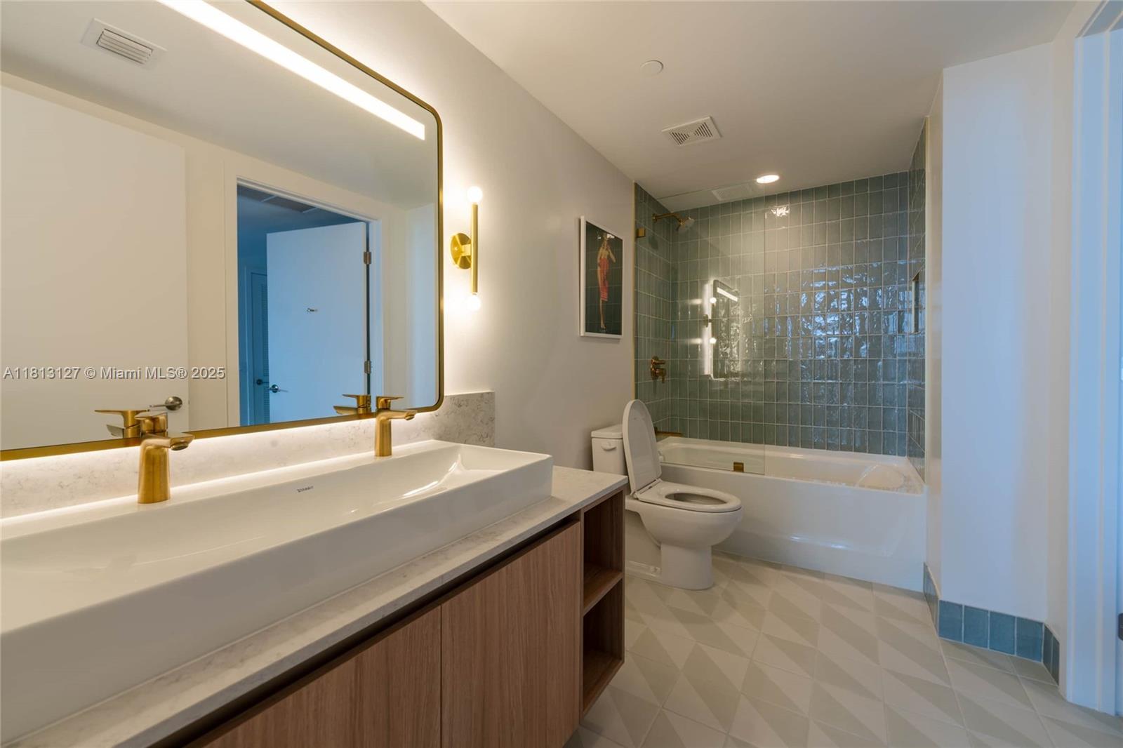 159 NE 6th St # 3004