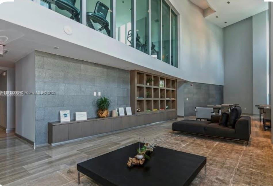 6620 Indian Creek Dr # 401