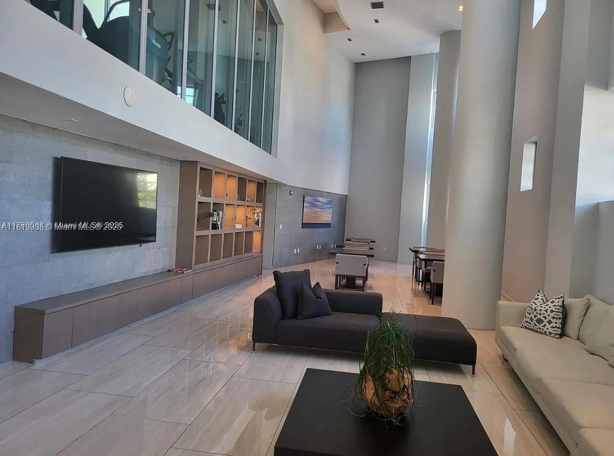 6620 Indian Creek Dr # 401