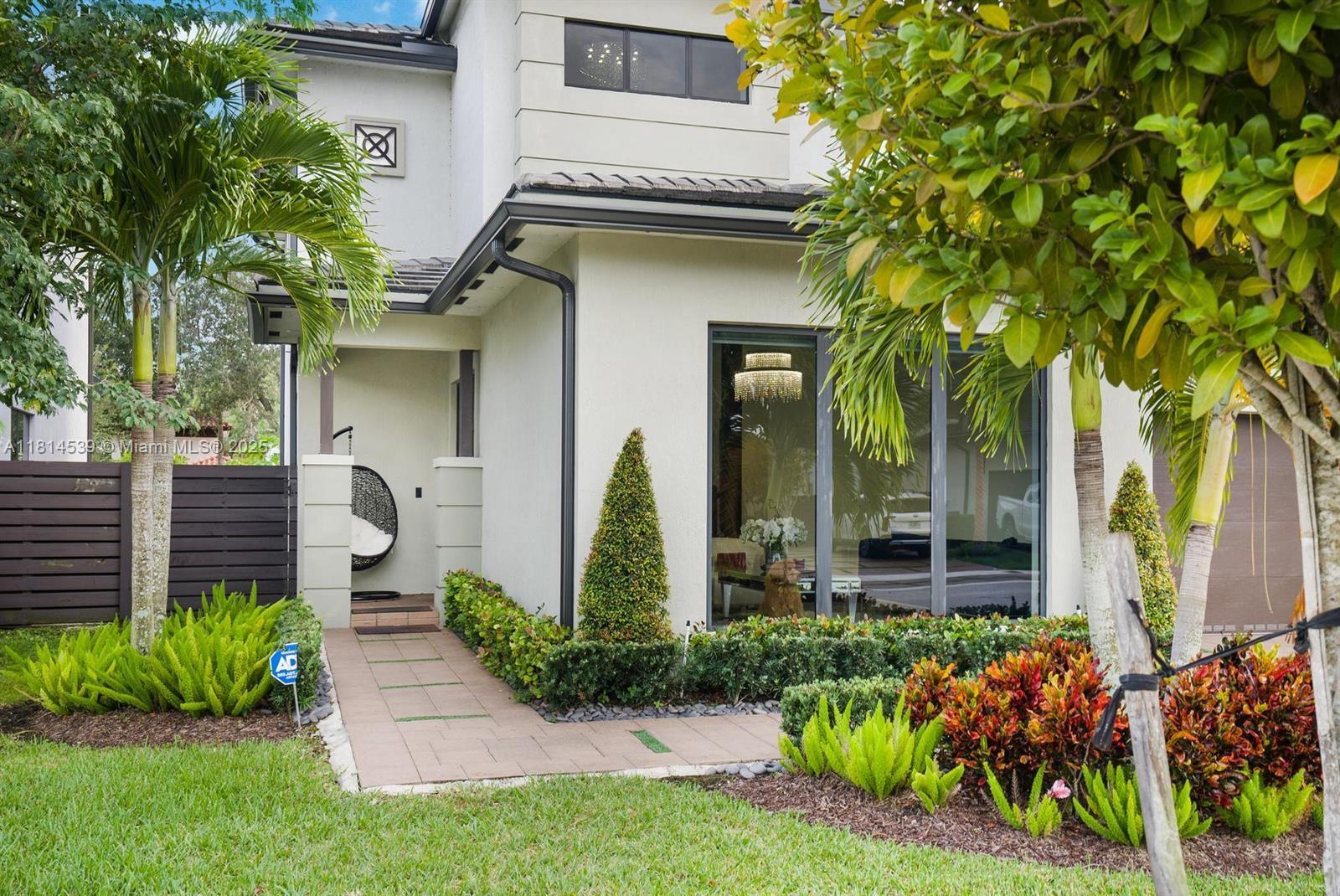 8814 NW 154th Ter
