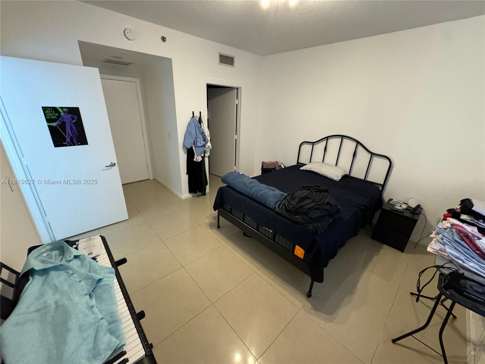 1060 Brickell Ave # 4015