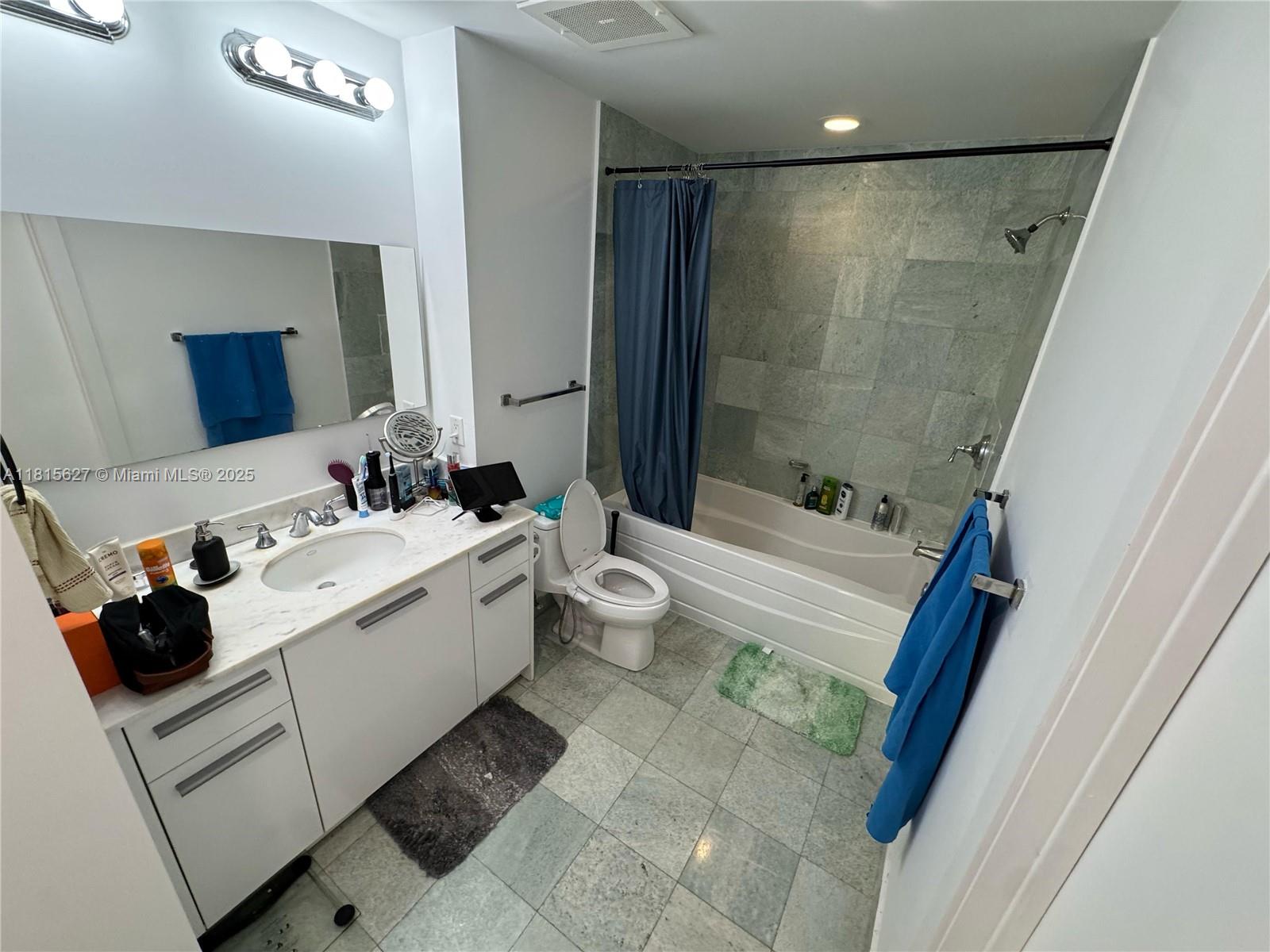 1060 Brickell Ave # 4015
