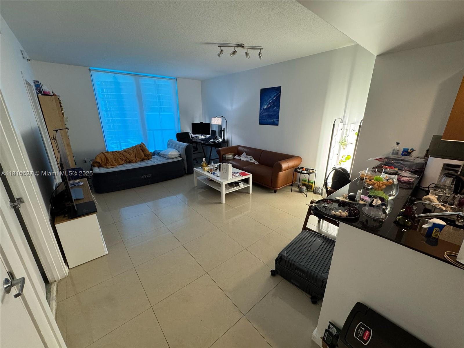 1060 Brickell Ave # 4015