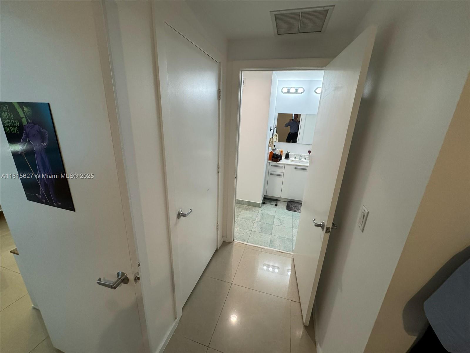 1060 Brickell Ave # 4015