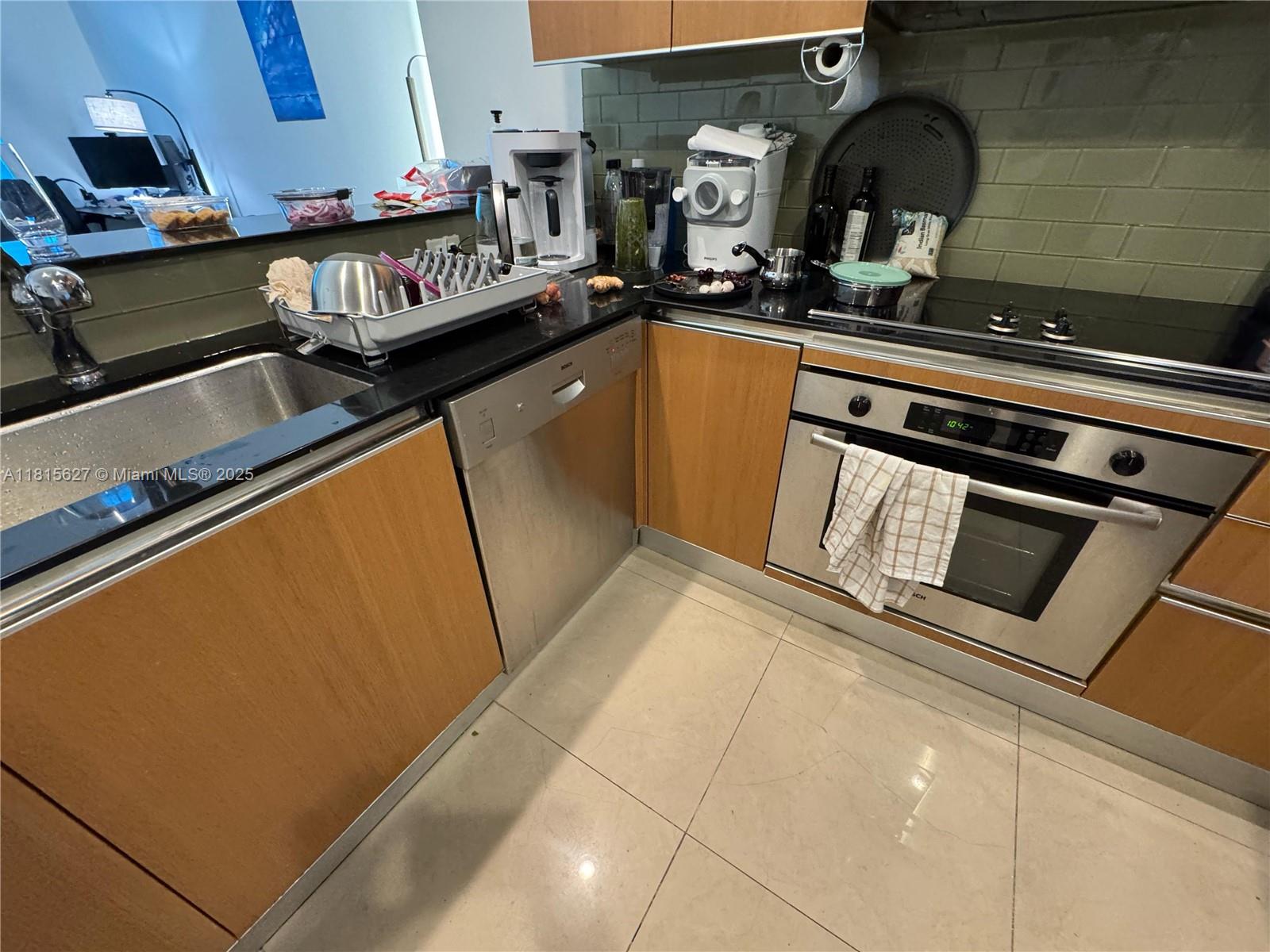 1060 Brickell Ave # 4015