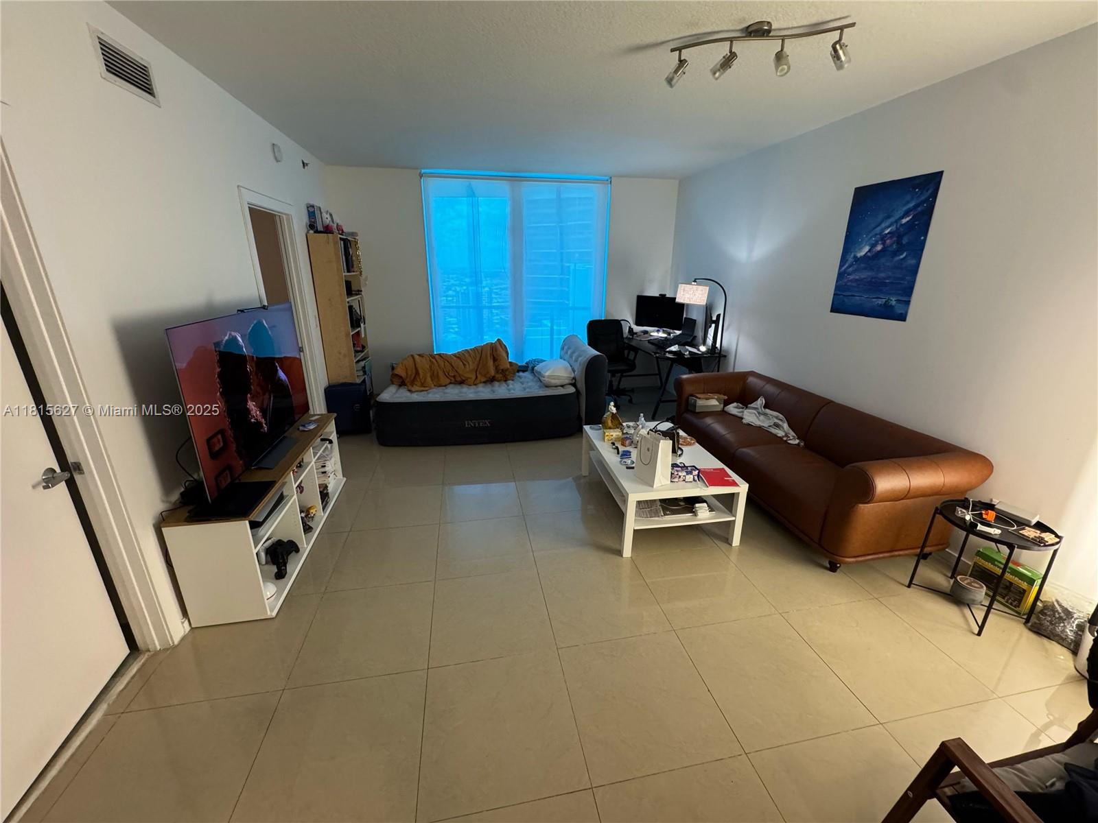 1060 Brickell Ave # 4015
