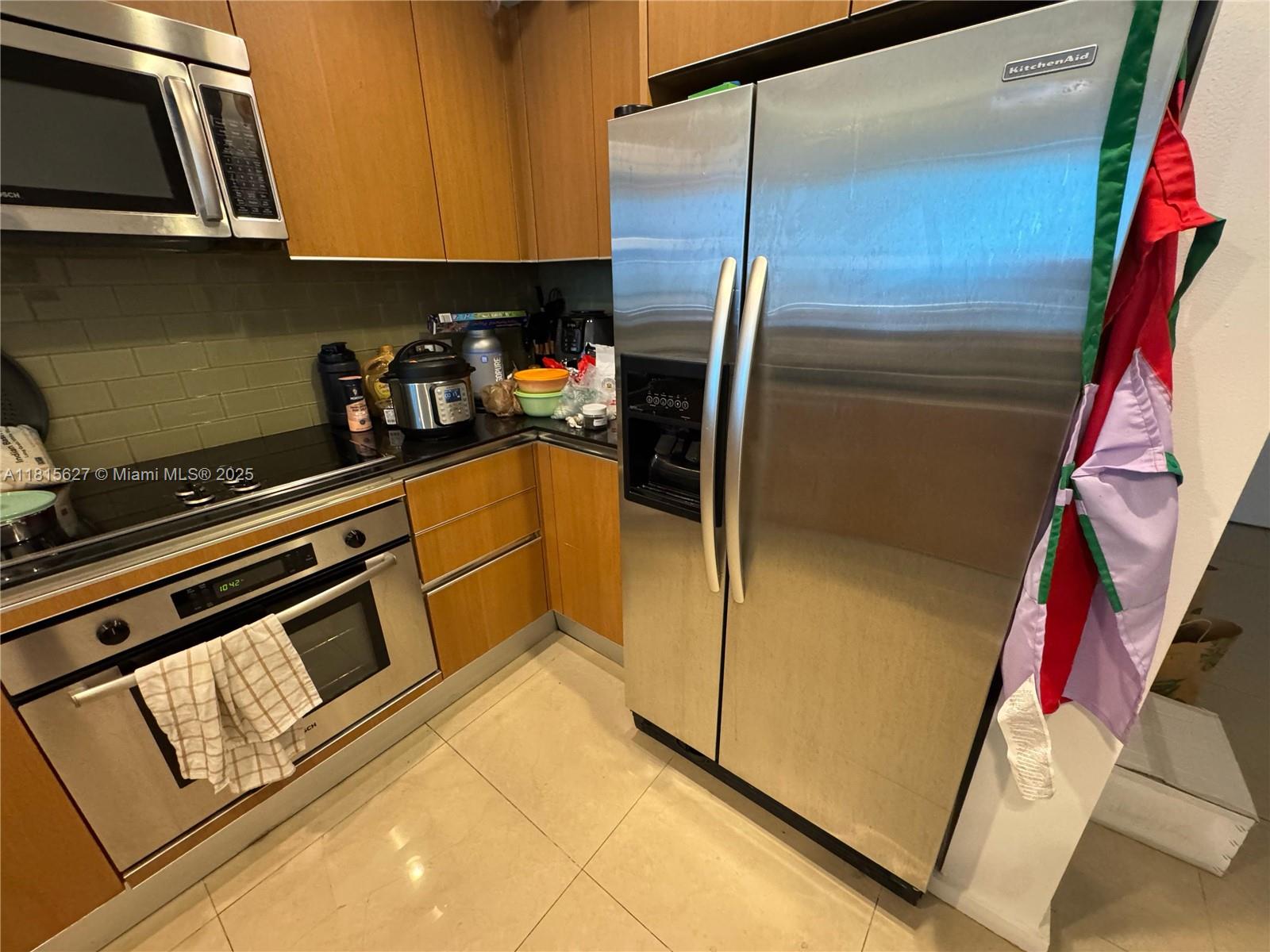 1060 Brickell Ave # 4015