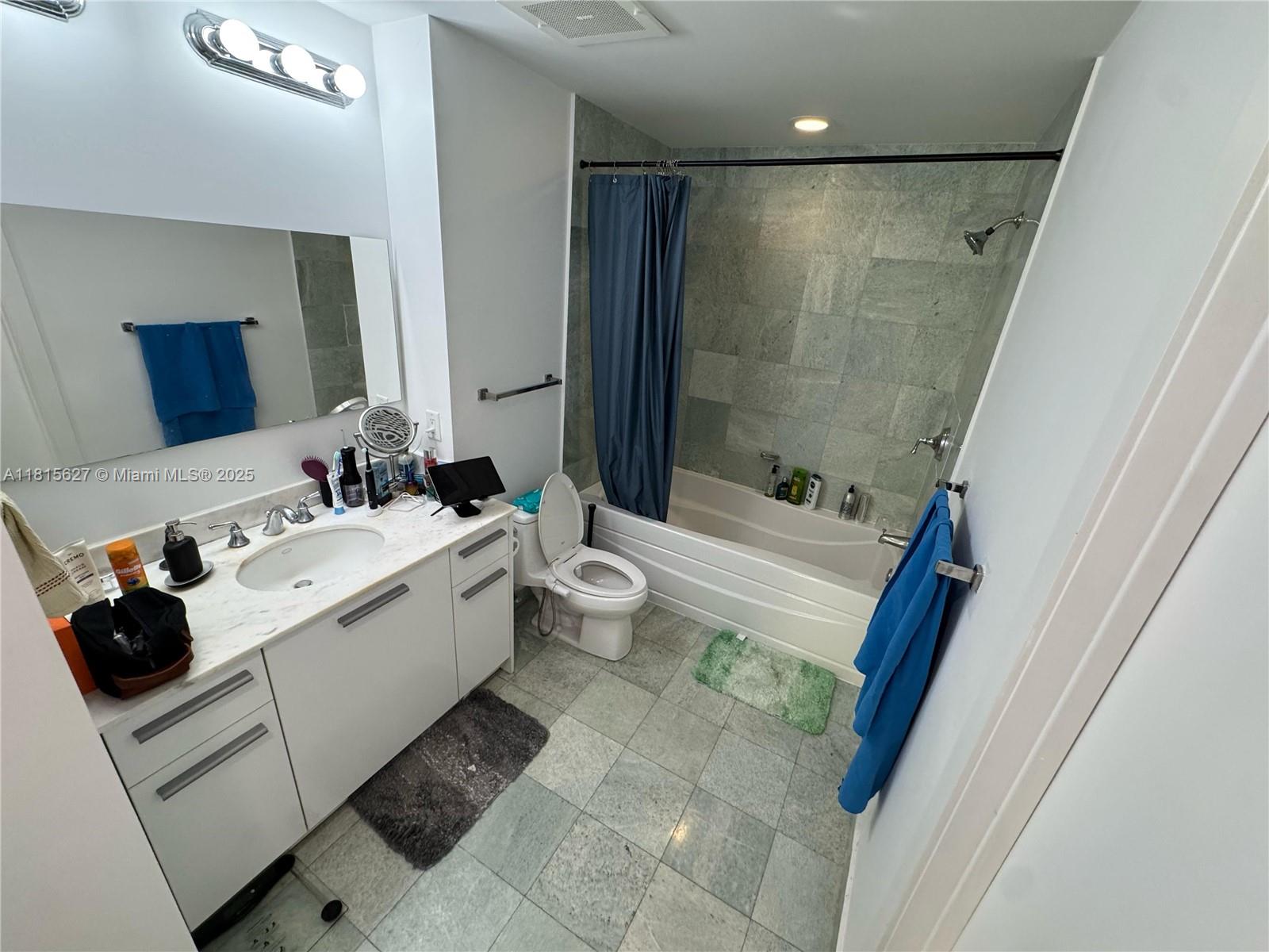 1060 Brickell Ave # 4015