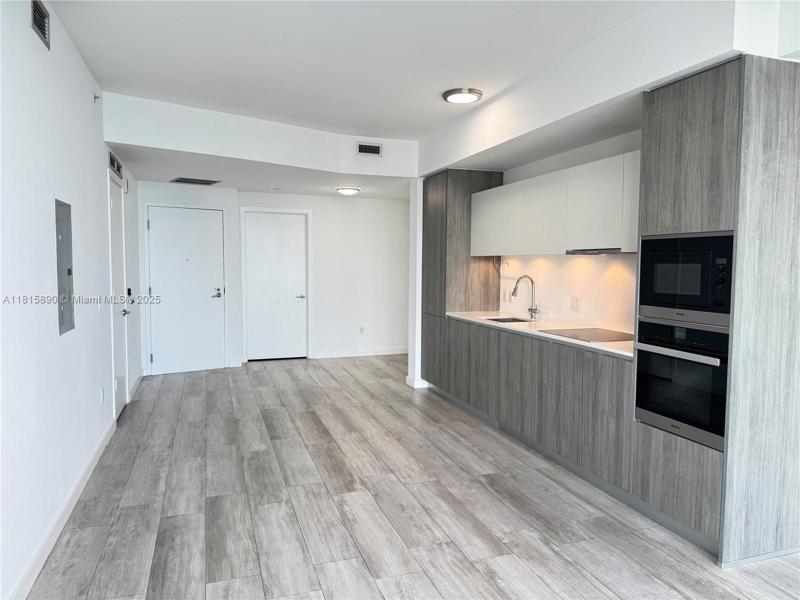 2900 NE 7th Ave # 2808
