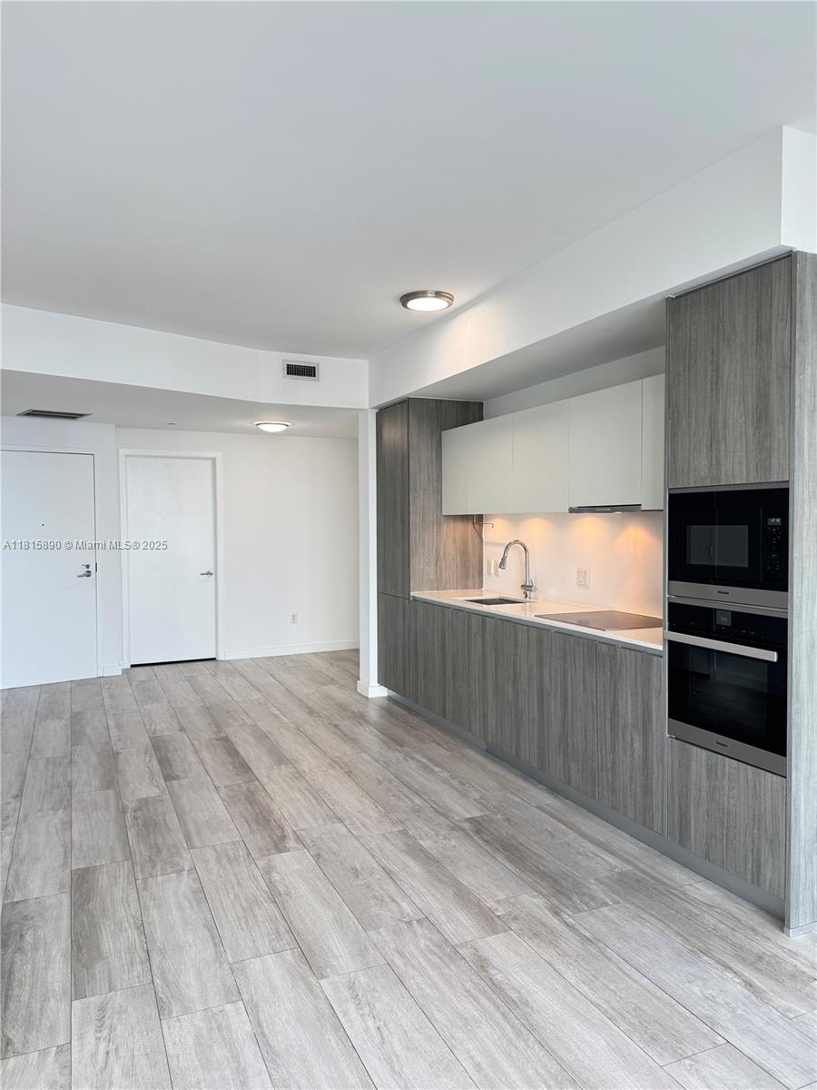 2900 NE 7th Ave # 2808