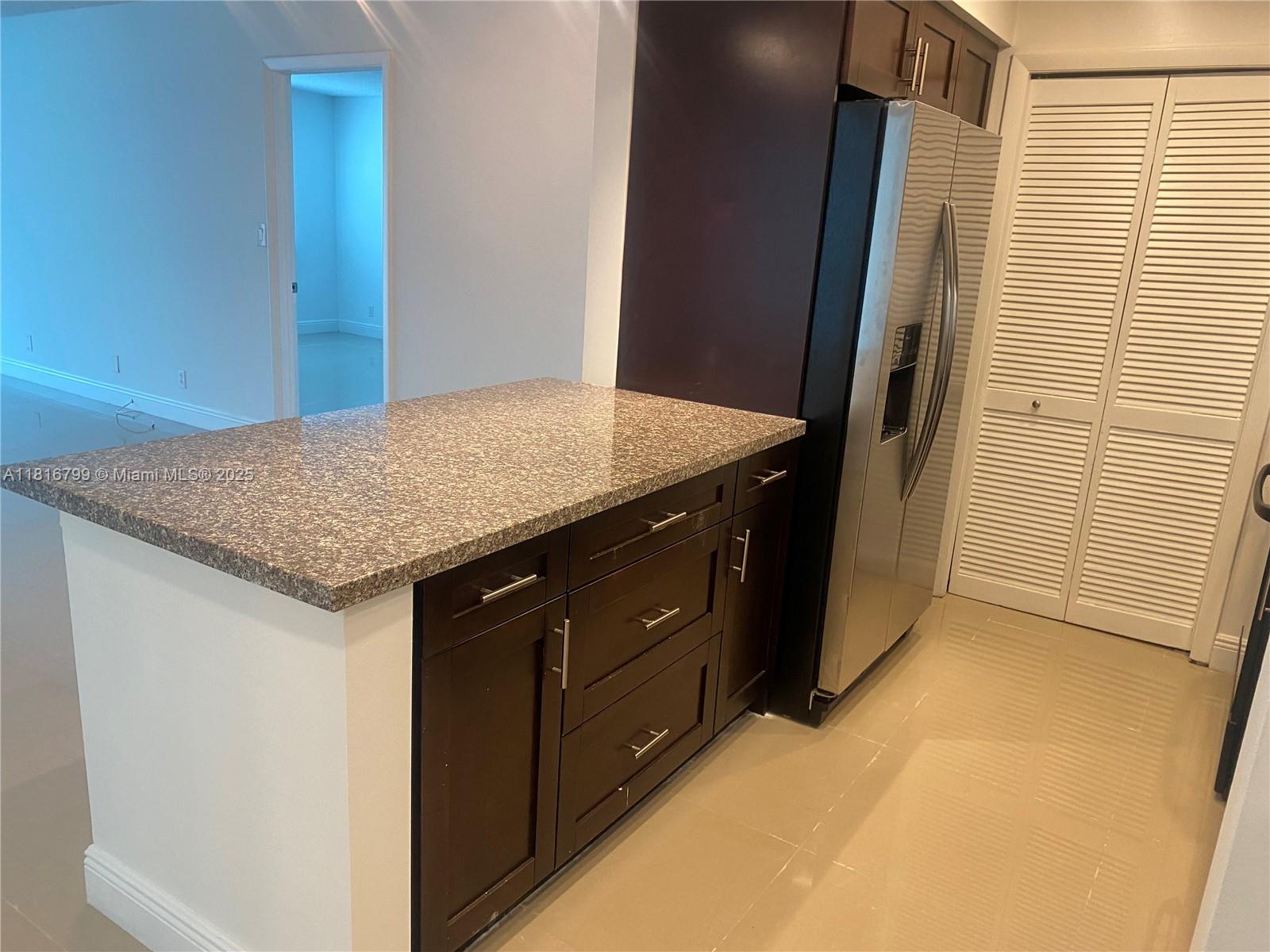 100 Lakeview Dr # 316