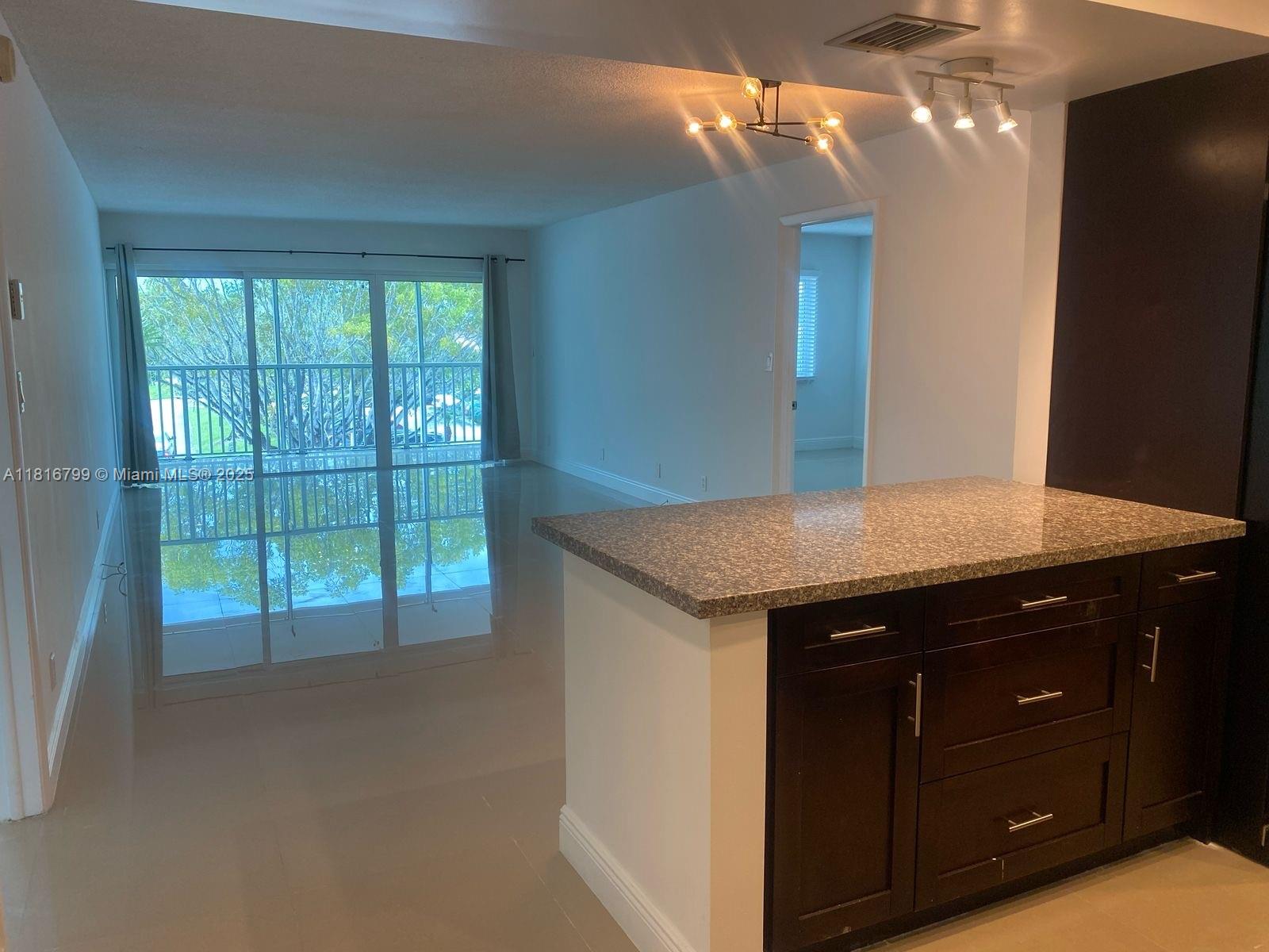 100 Lakeview Dr # 316