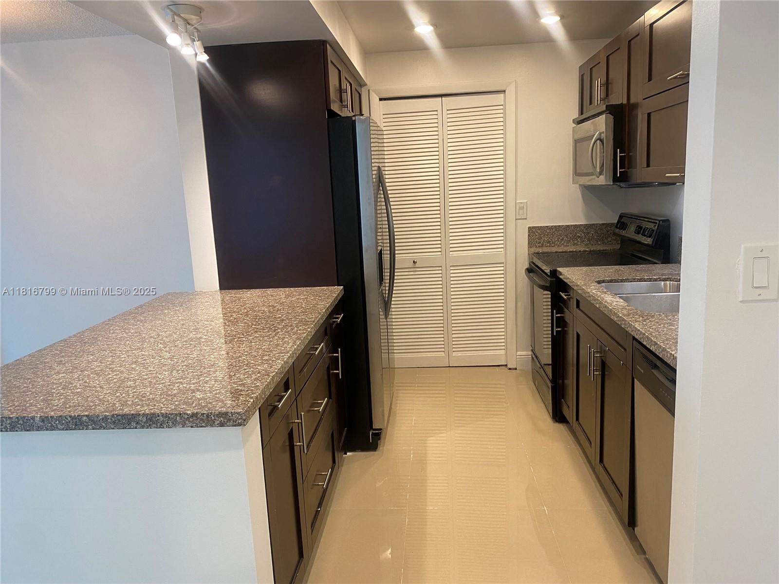 100 Lakeview Dr # 316