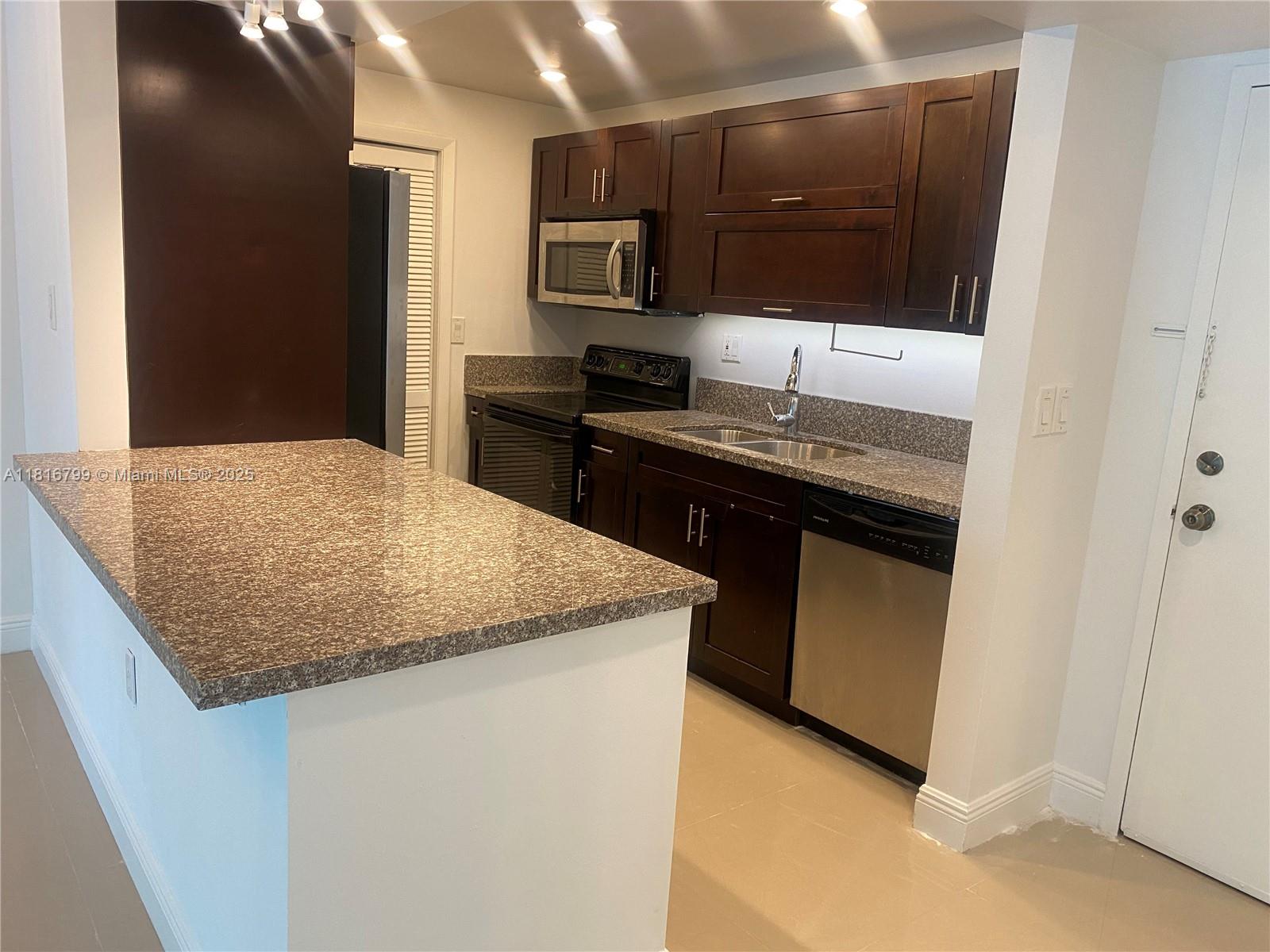 100 Lakeview Dr # 316