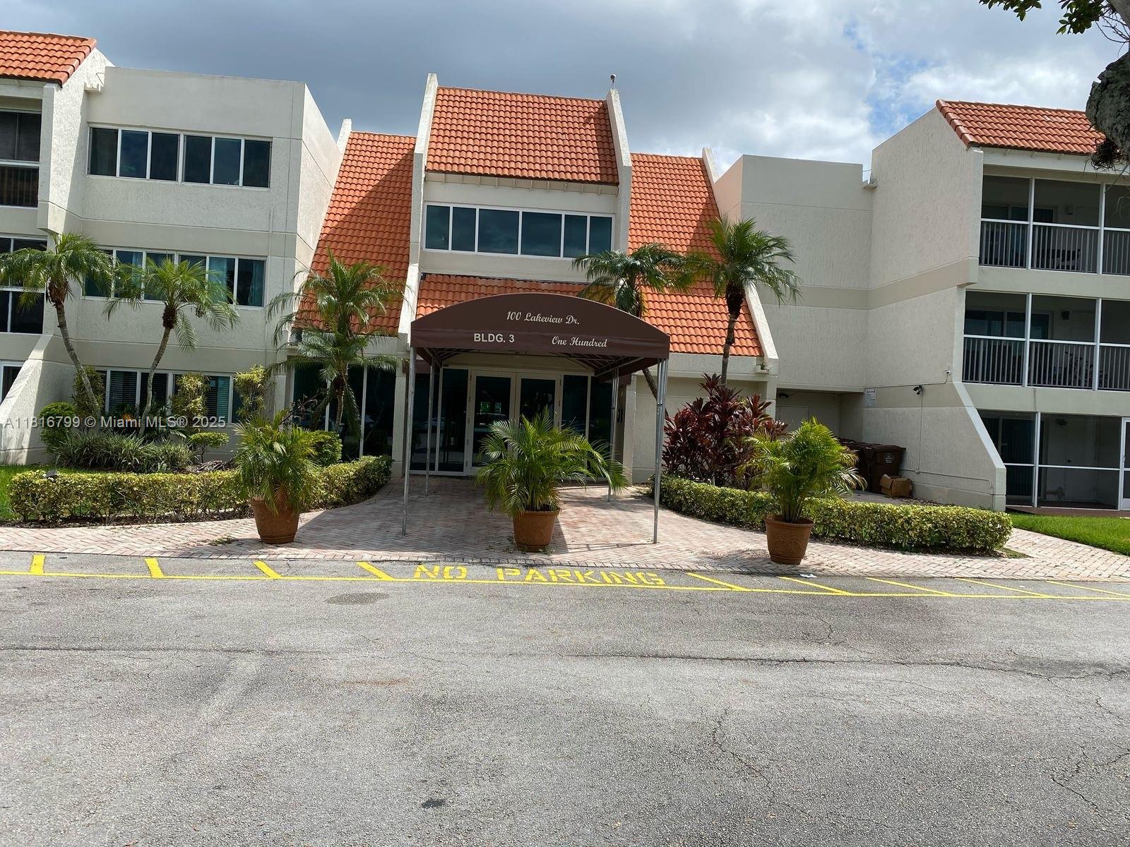 100 Lakeview Dr # 316