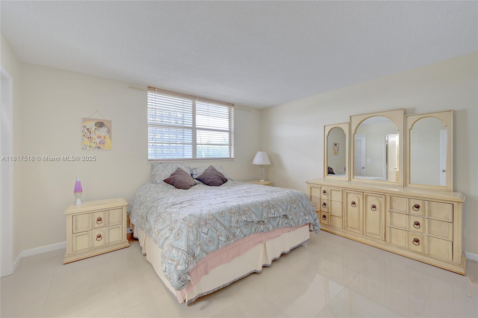 1040 SE 4th Ave # 128