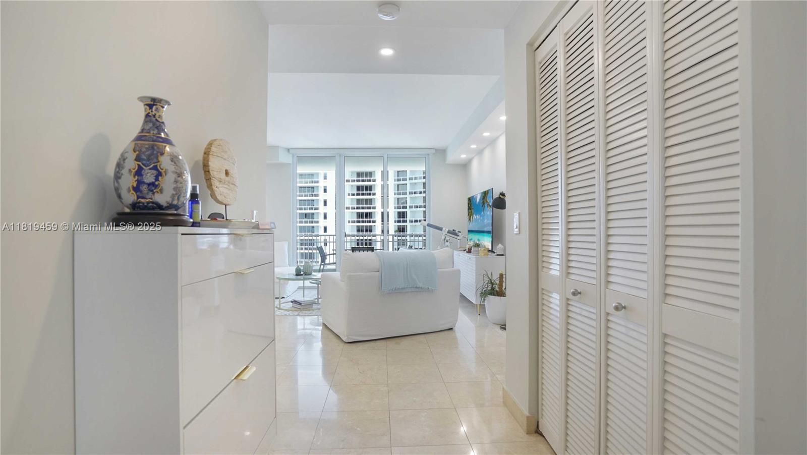 801 Brickell Key Blvd # 2210