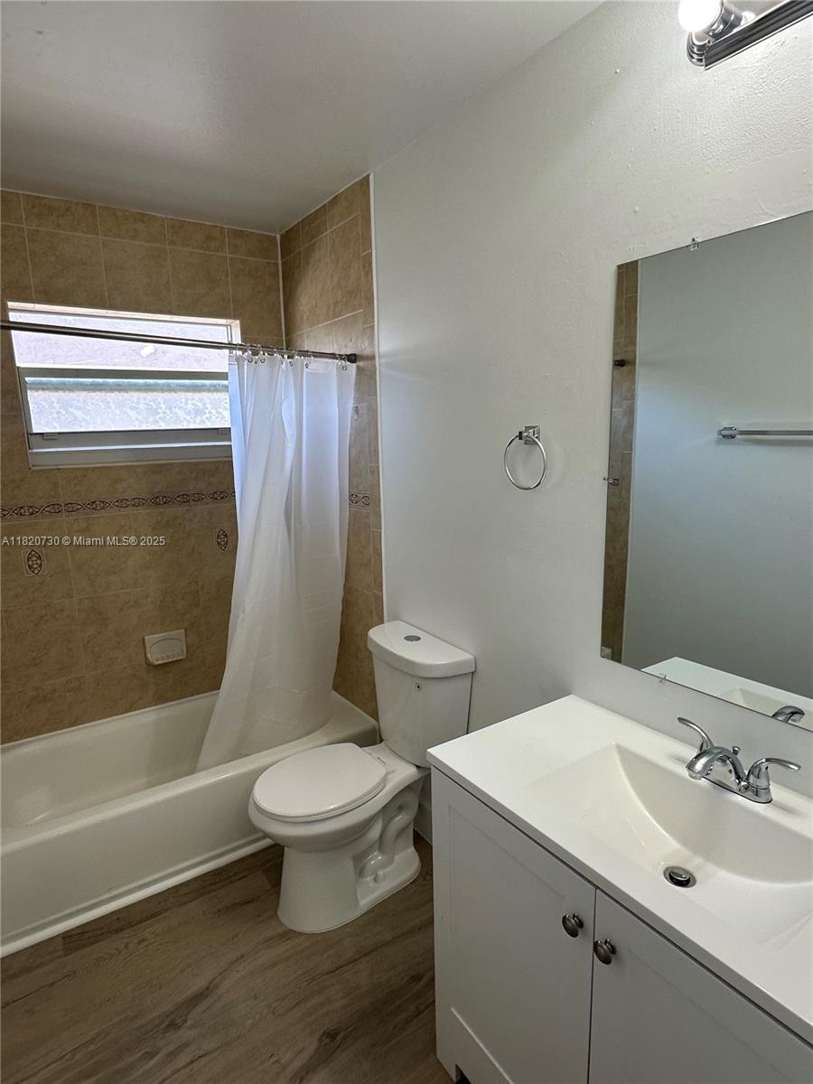 5841 SW 36th Ct # 201