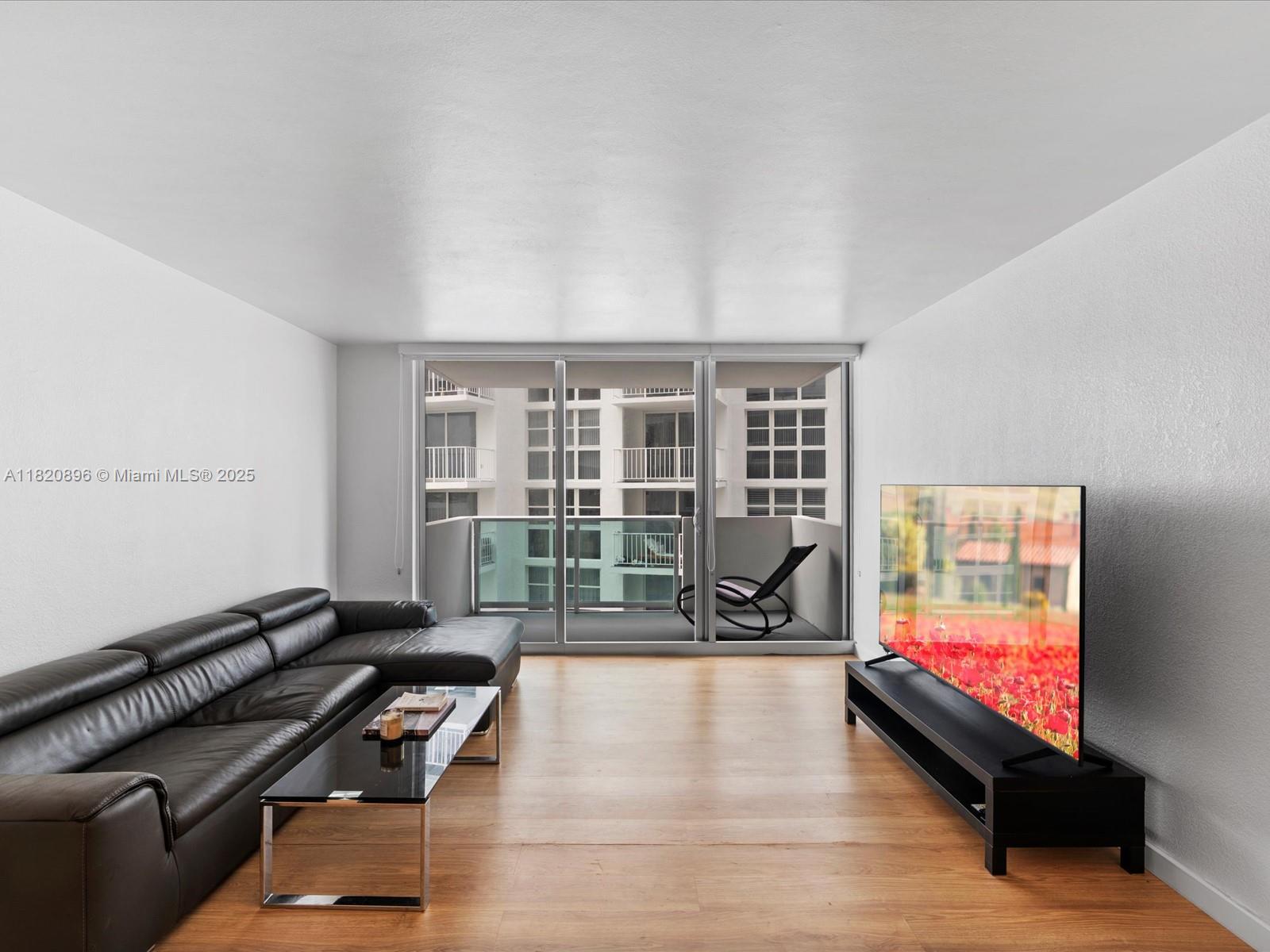 1200 West Ave # 823