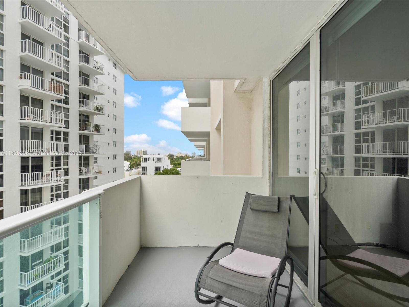 1200 West Ave # 823