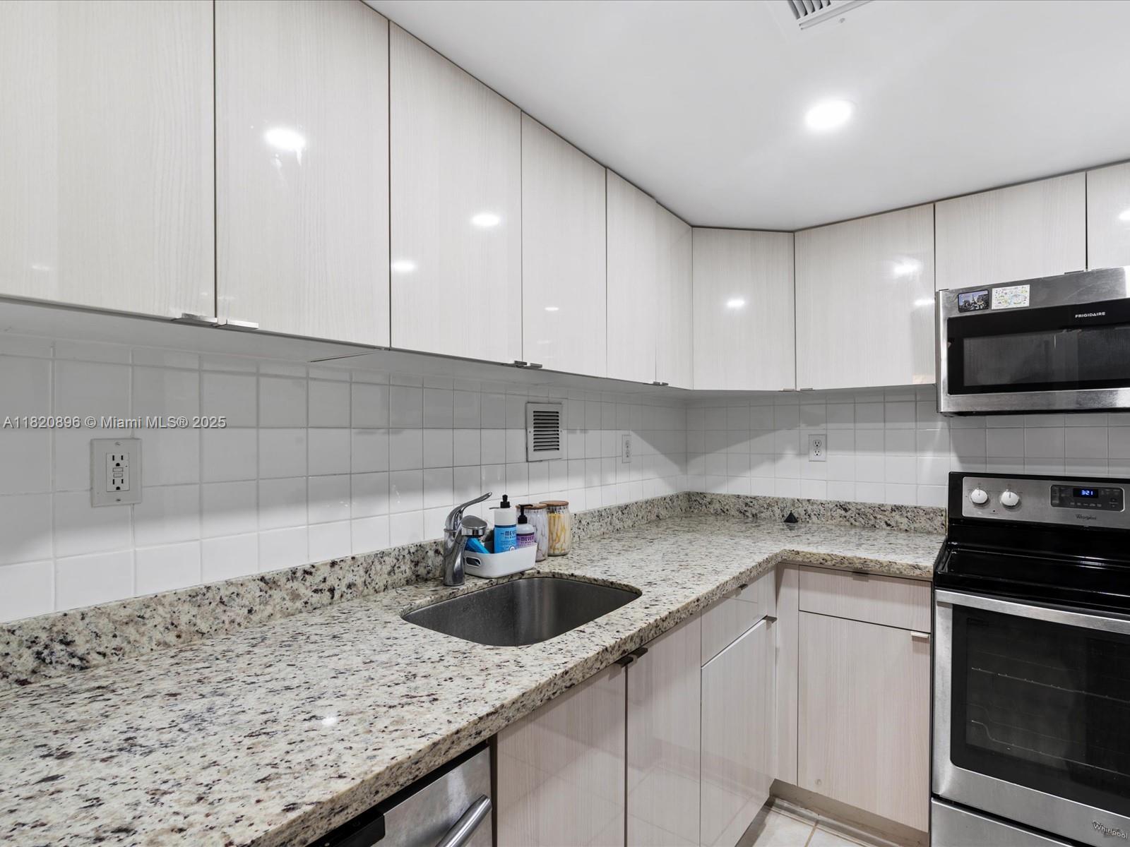 1200 West Ave # 823