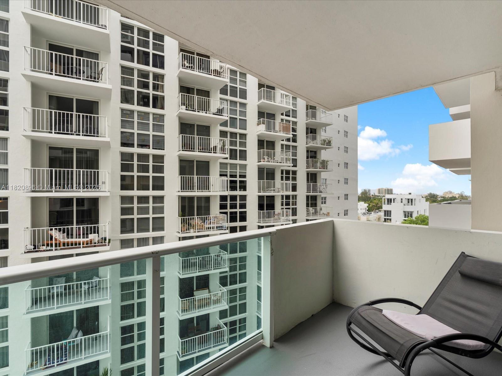 1200 West Ave # 823