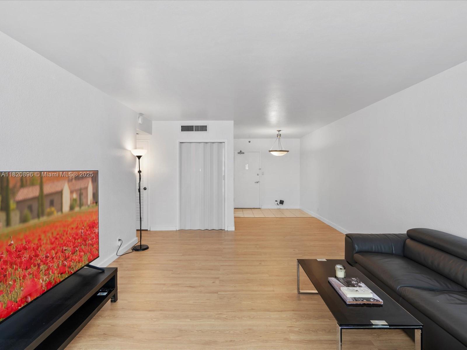 1200 West Ave # 823
