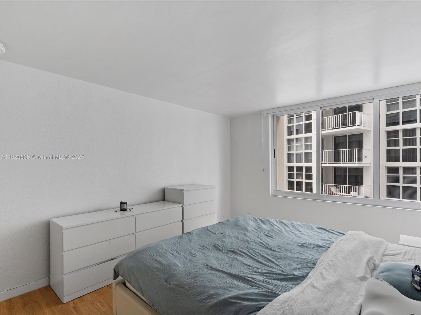 1200 West Ave # 823