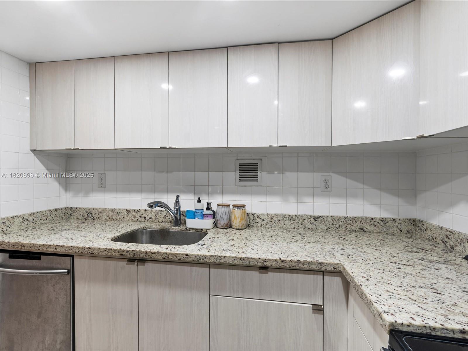 1200 West Ave # 823