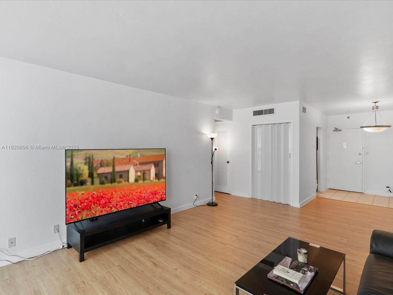 1200 West Ave # 823