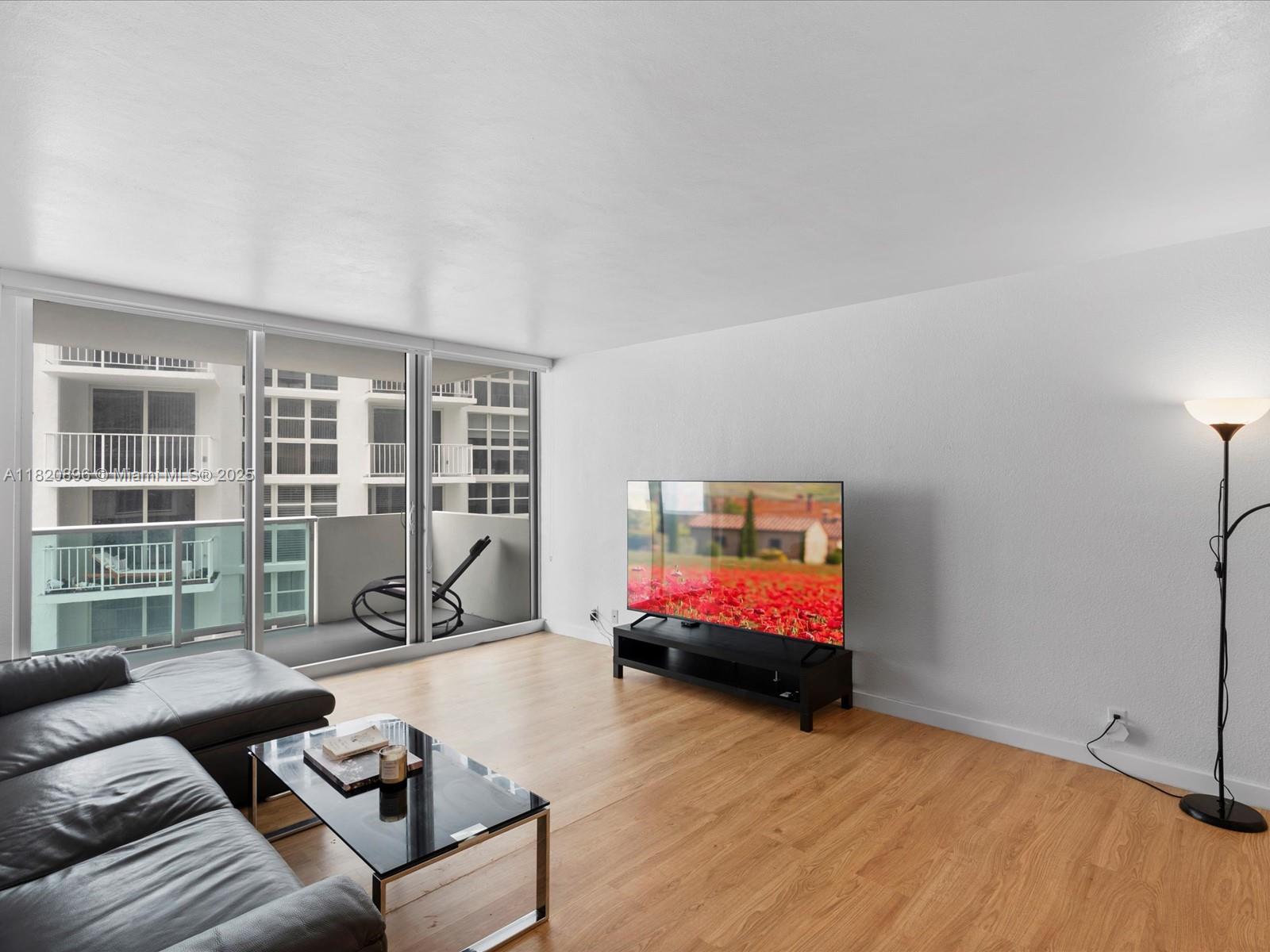1200 West Ave # 823