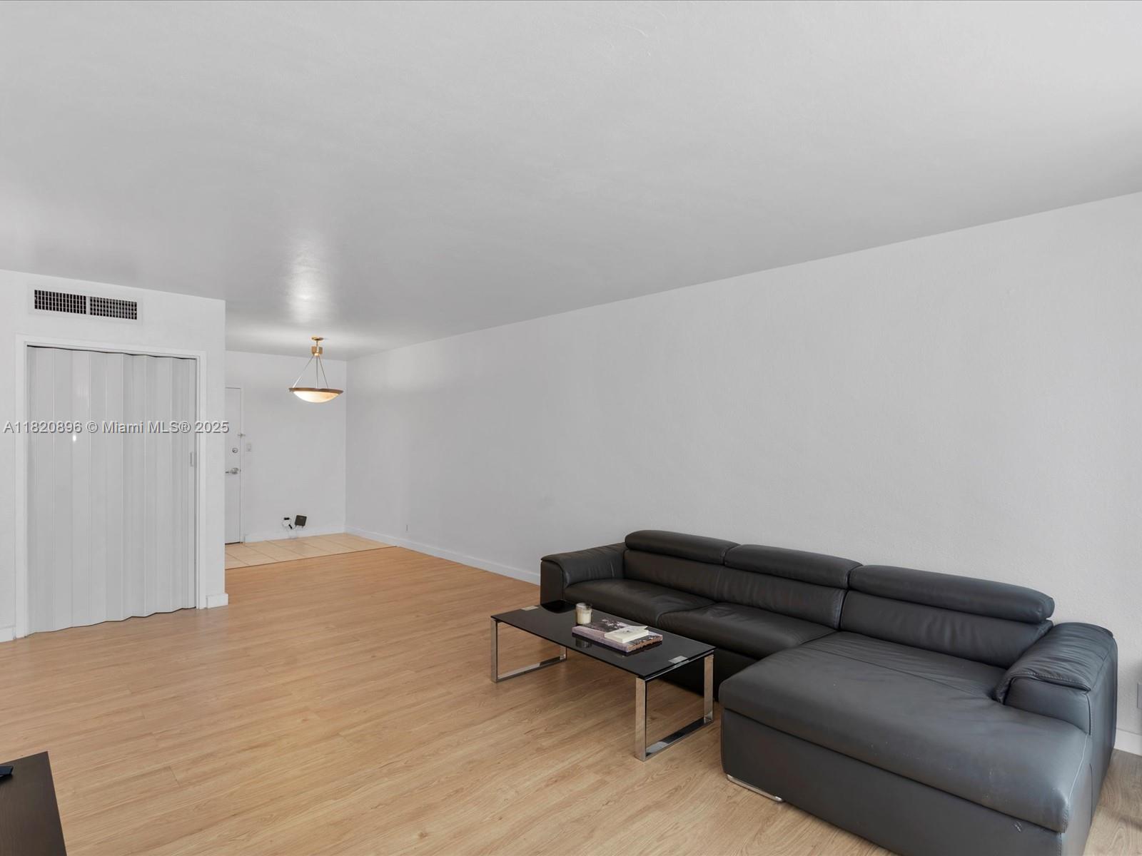 1200 West Ave # 823