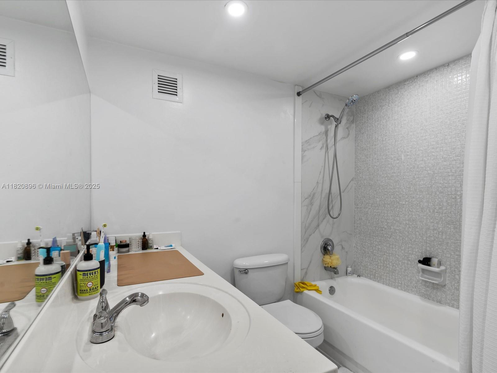 1200 West Ave # 823