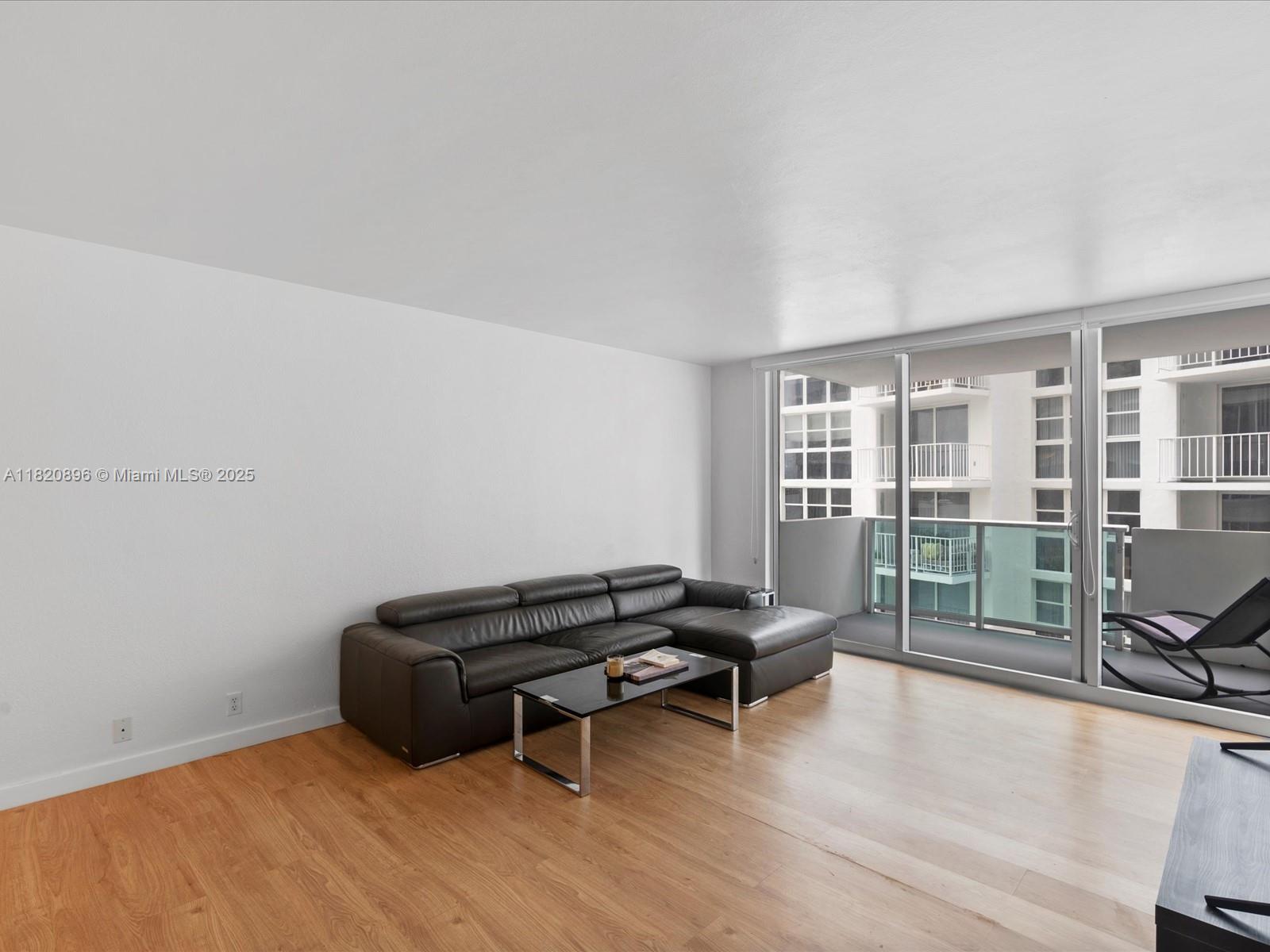 1200 West Ave # 823