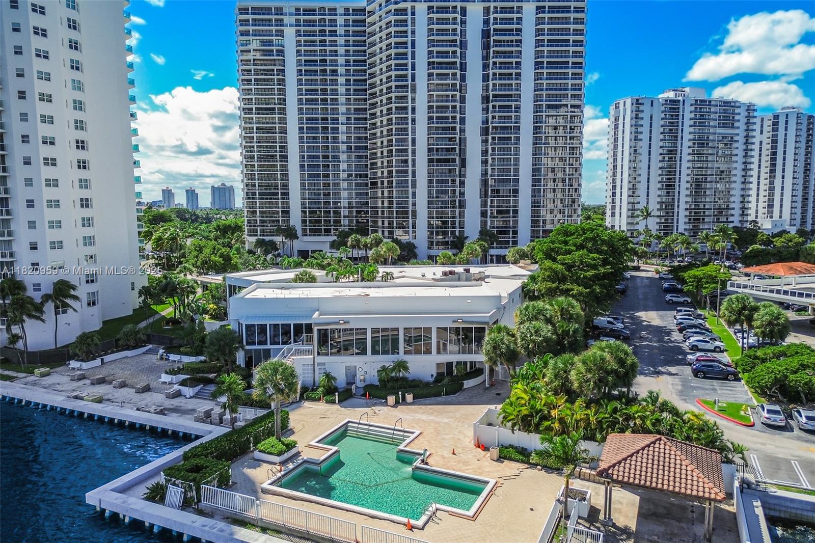 20281 E Country Club Dr # 1412