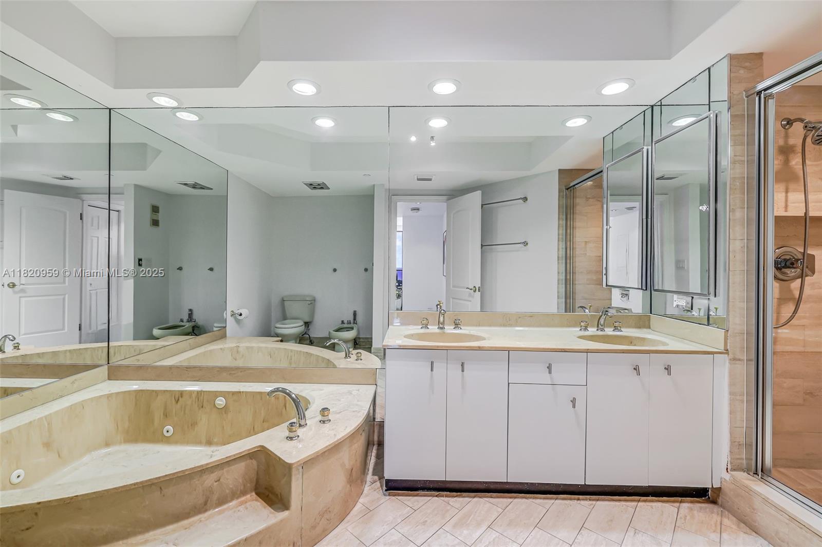 20281 E Country Club Dr # 1412