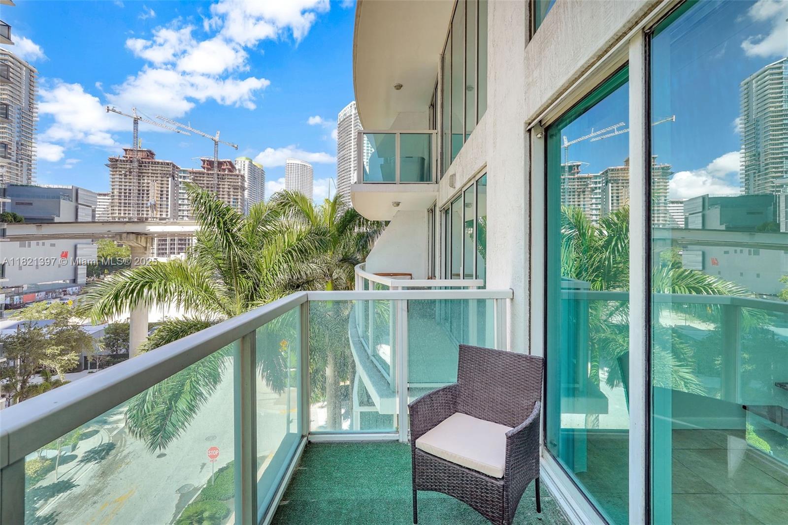 41 SE 5th St # 406