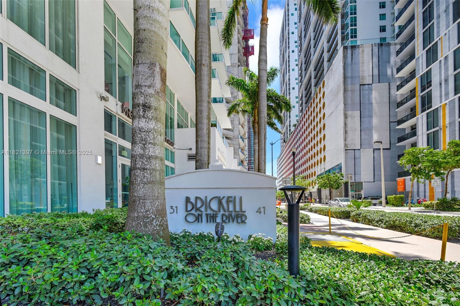 41 SE 5th St # 406