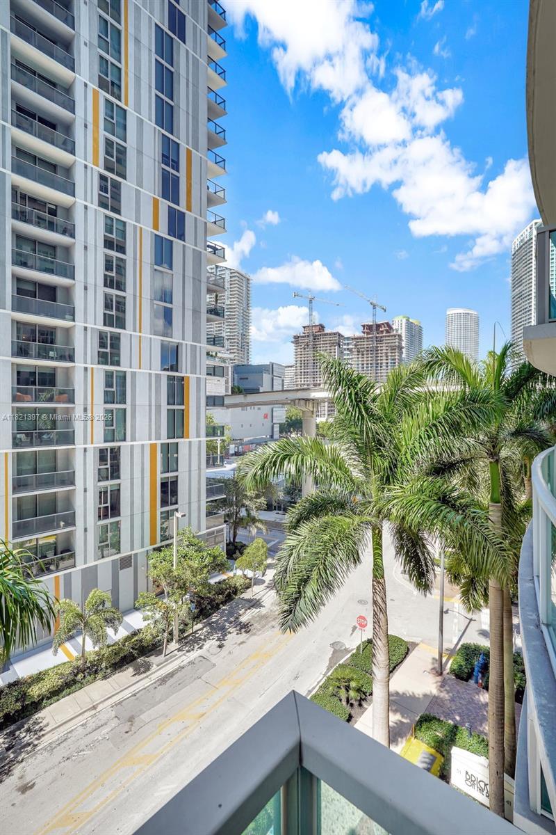 41 SE 5th St # 406