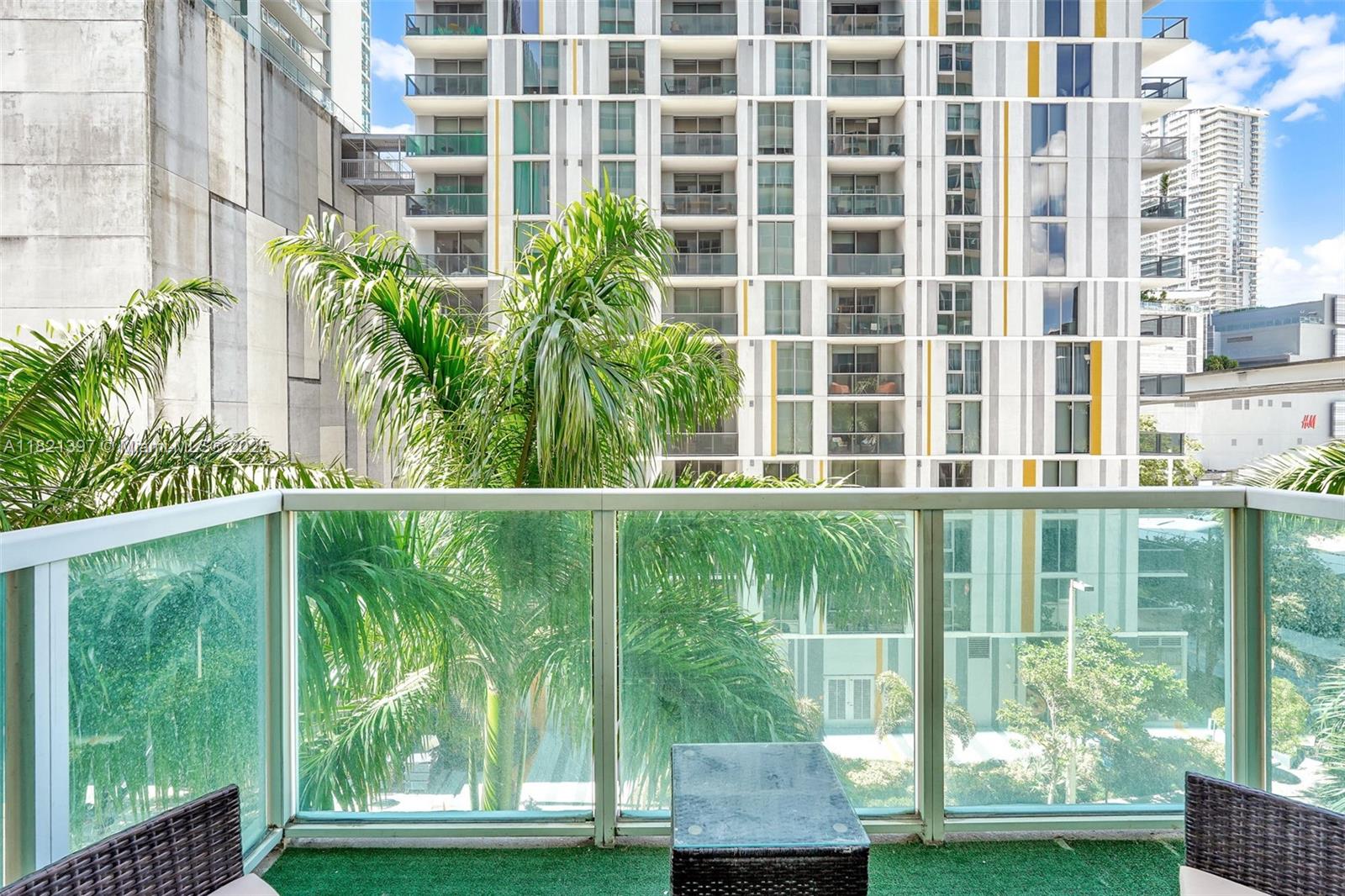 41 SE 5th St # 406
