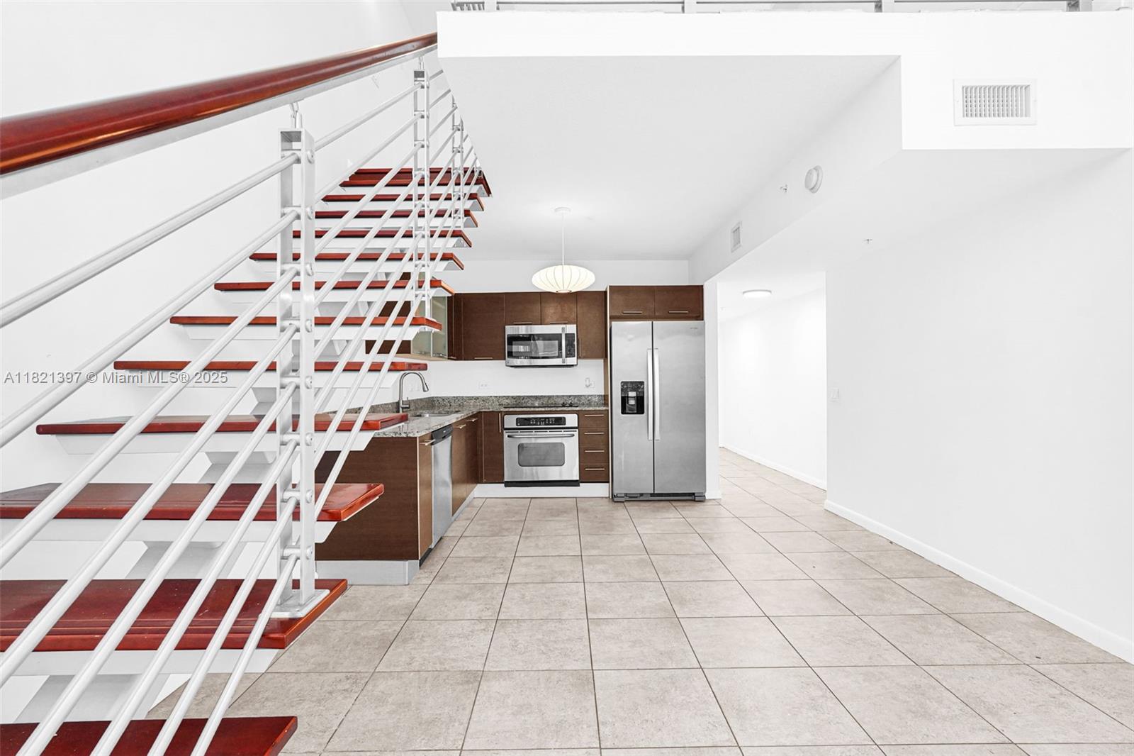 41 SE 5th St # 406