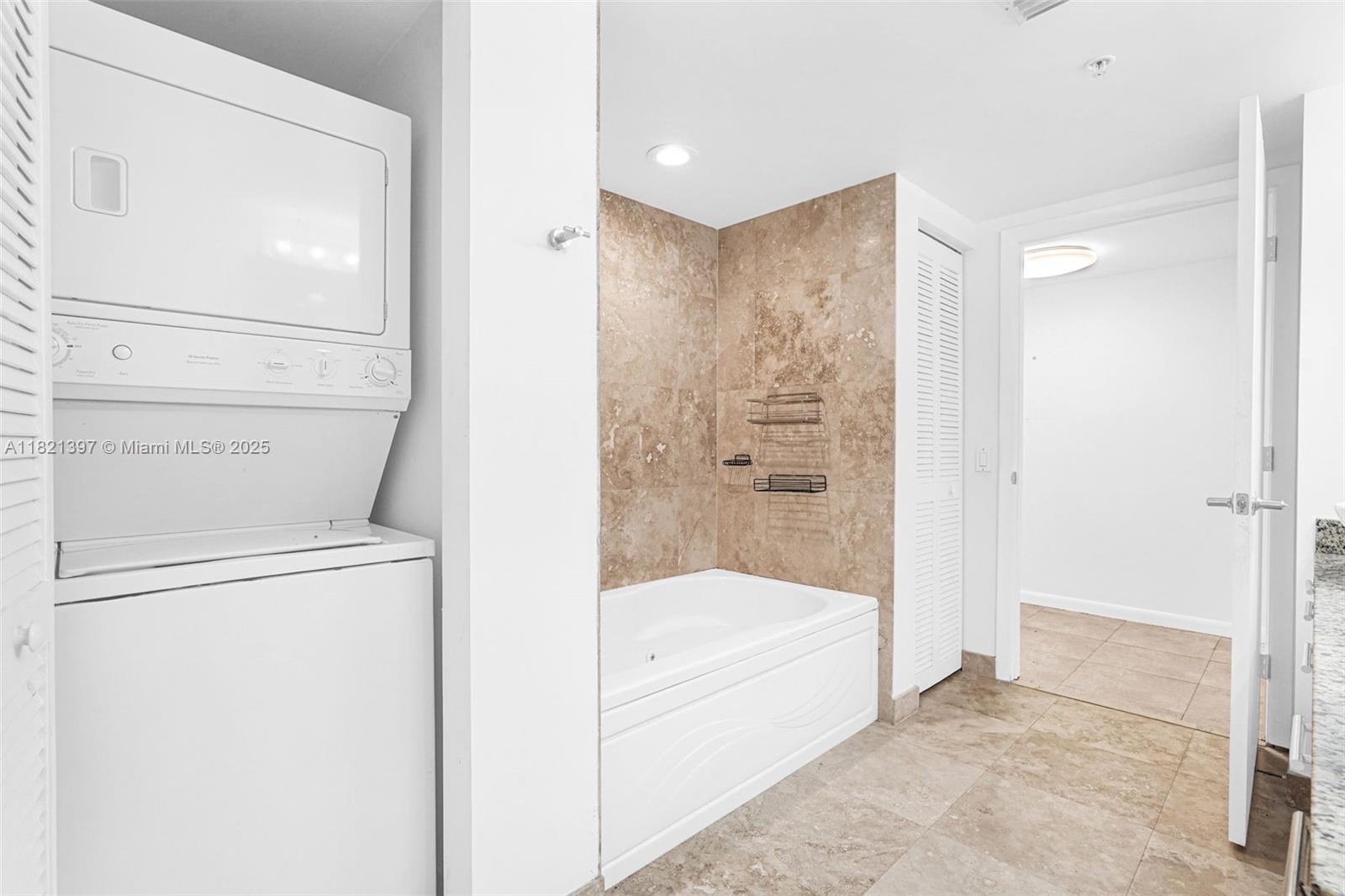 41 SE 5th St # 406