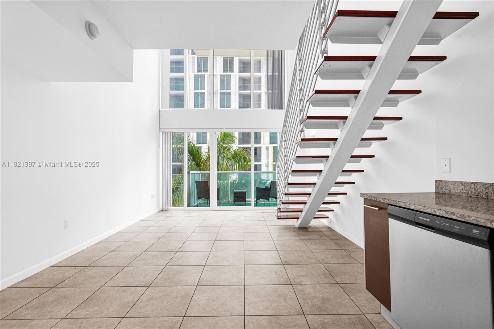 41 SE 5th St # 406