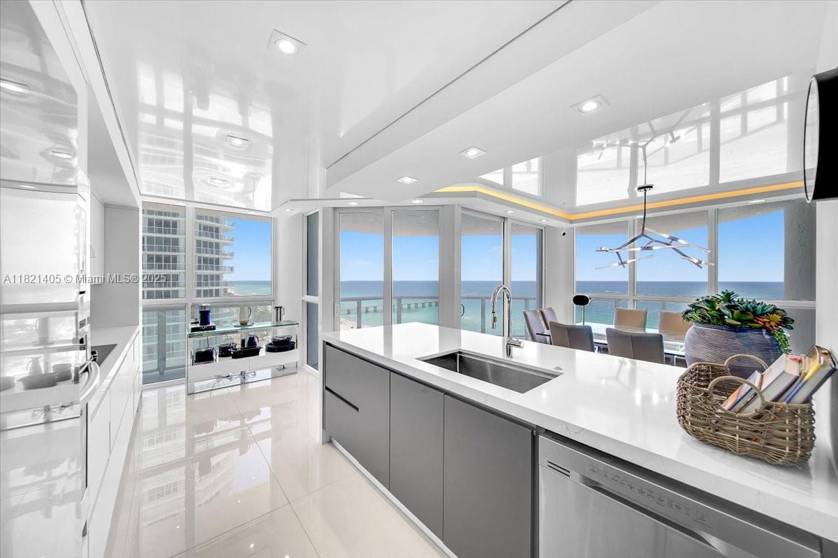 16425 Collins Ave # 1016