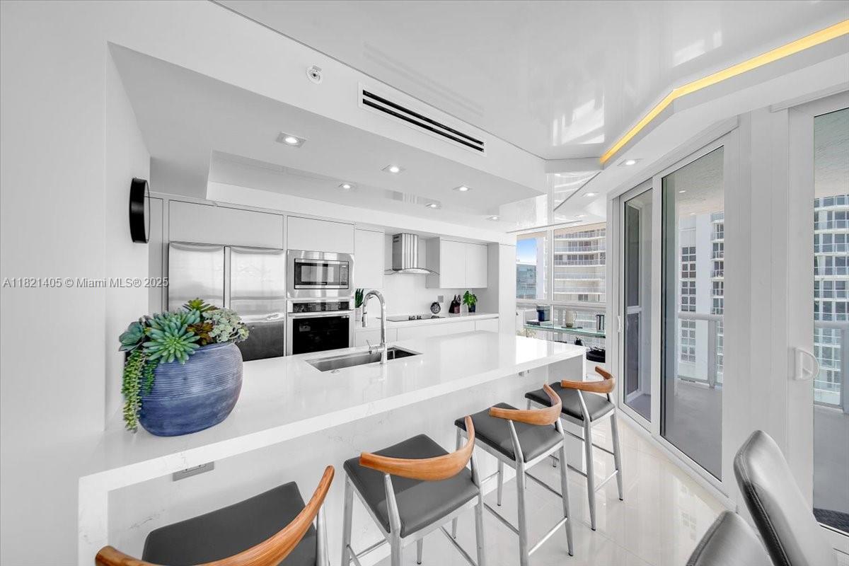 16425 Collins Ave # 1016