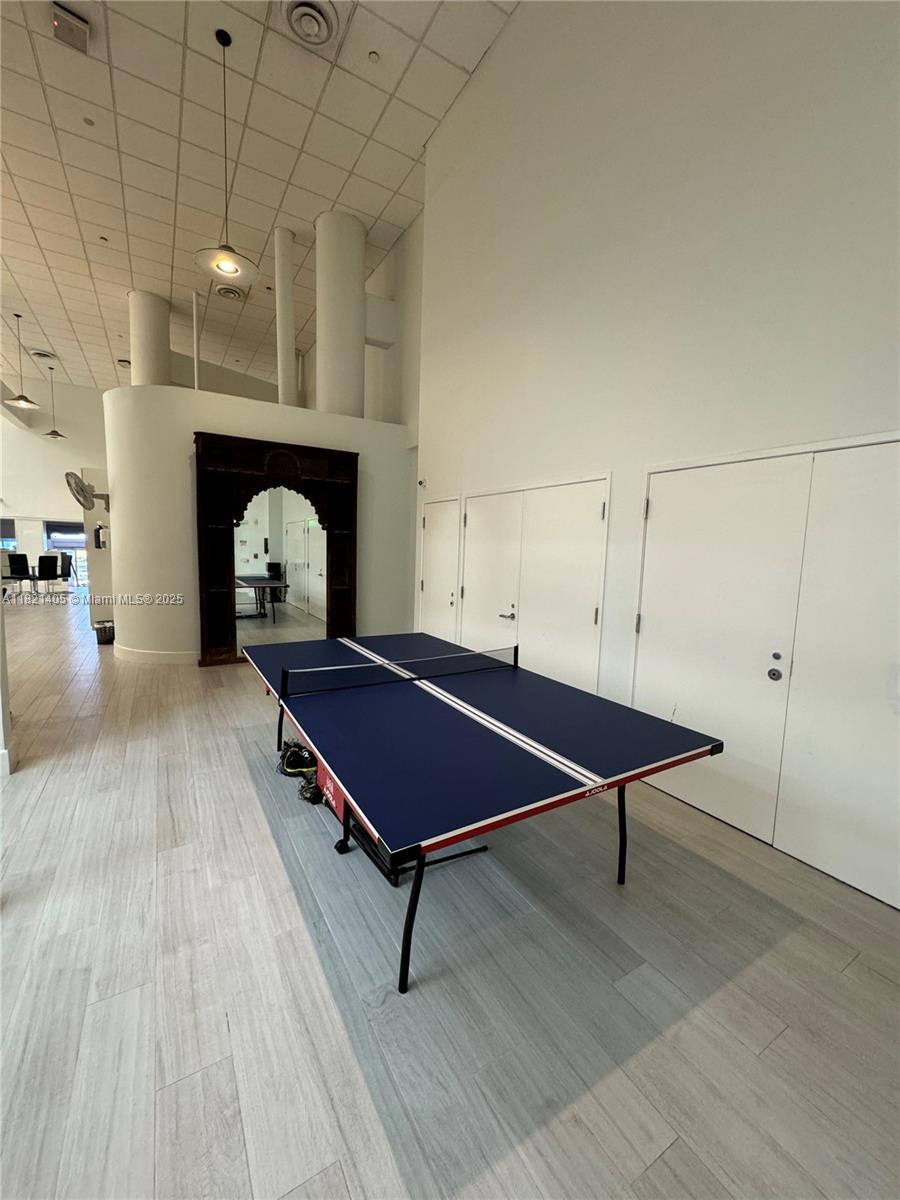 16425 Collins Ave # 1016