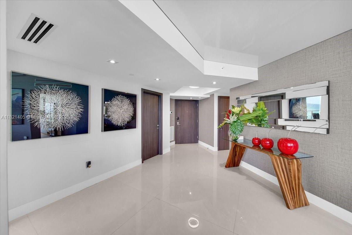 16425 Collins Ave # 1016