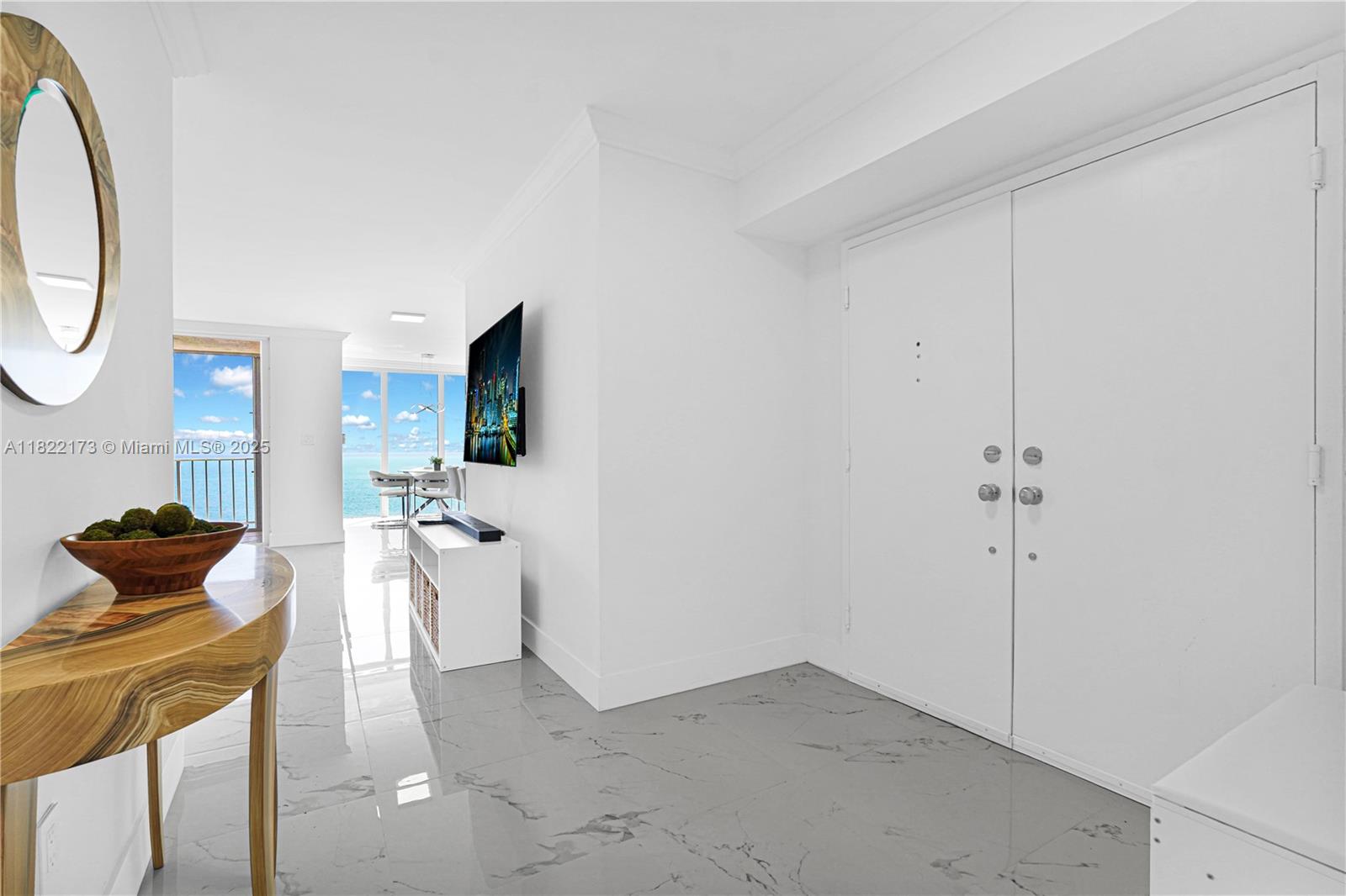 881 OCEAN DR # 21D