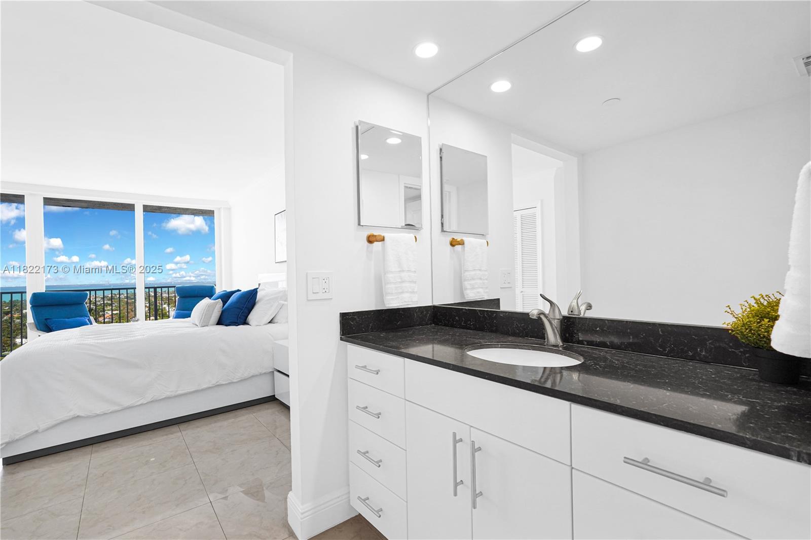 881 OCEAN DR # 21D